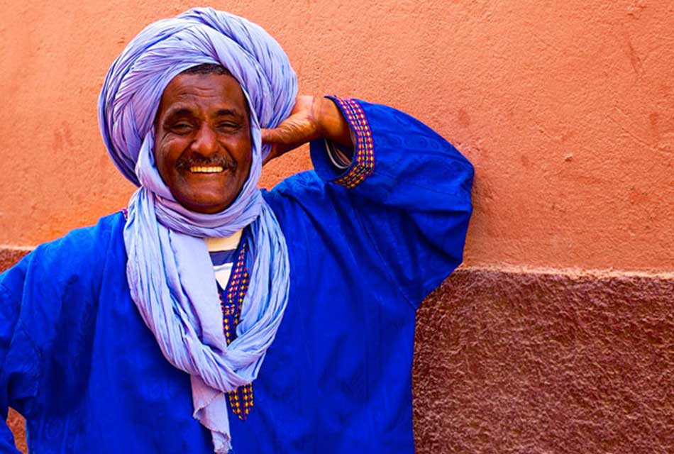 a moroccan man wear a desert djellaba